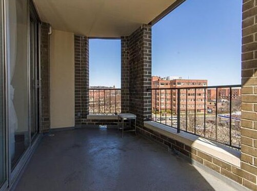 Building Photo - 33 Pond Ave