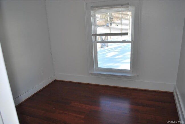 Building Photo - 22 Dekay Rd