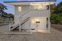 Building Photo - Brand New 1 Bedroom 1 Bathroom Steps away from UF! FALL 2026