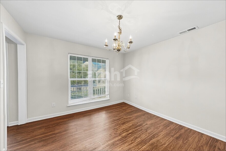 Building Photo - 117 Rock Glen Court