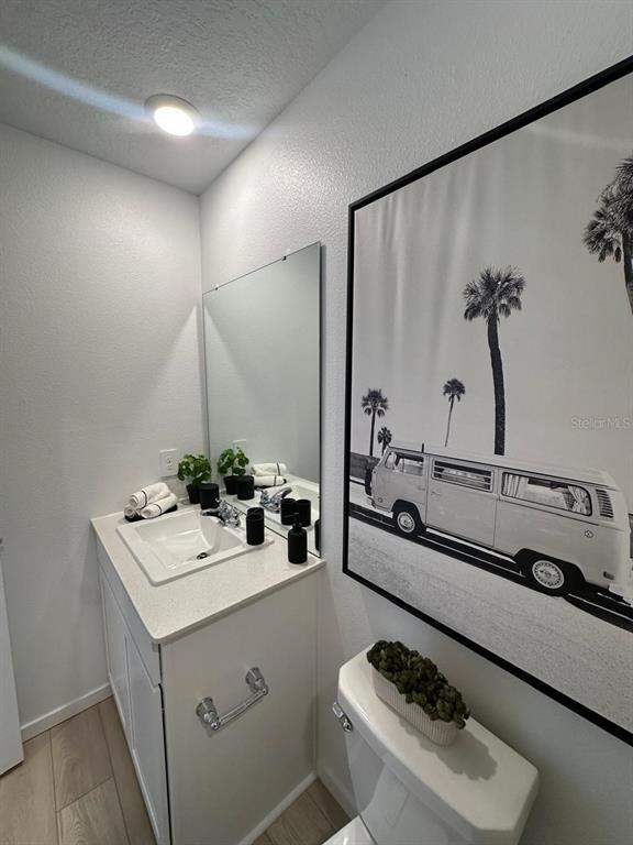 Building Photo - 874 Lynx St