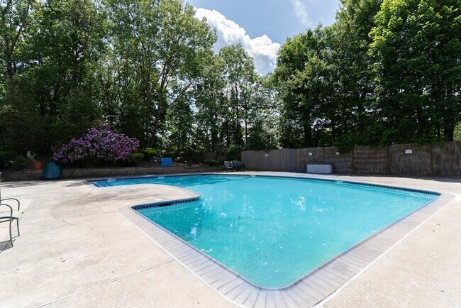 Building Photo - 144 Marble St