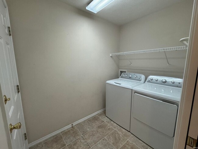 Building Photo - 7131 Greenlake Dr