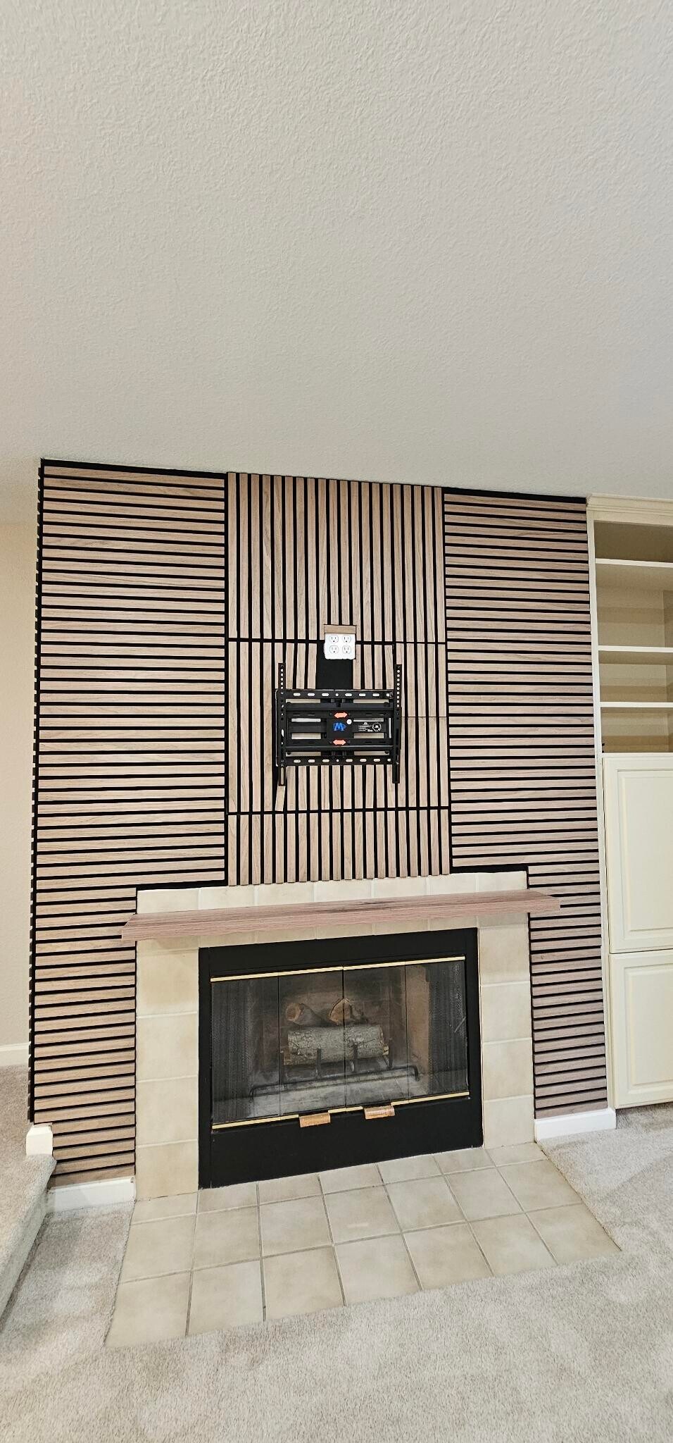 Premium accent wall with TV wall bracket - 2600 Oak Rd