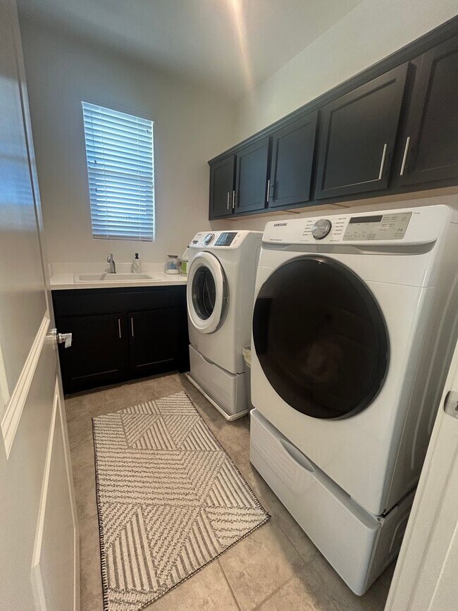 Building Photo - Modern 4 Bedroom Home with Downstairs Suite, Owned Solar & Resort-Style HOA Amenities