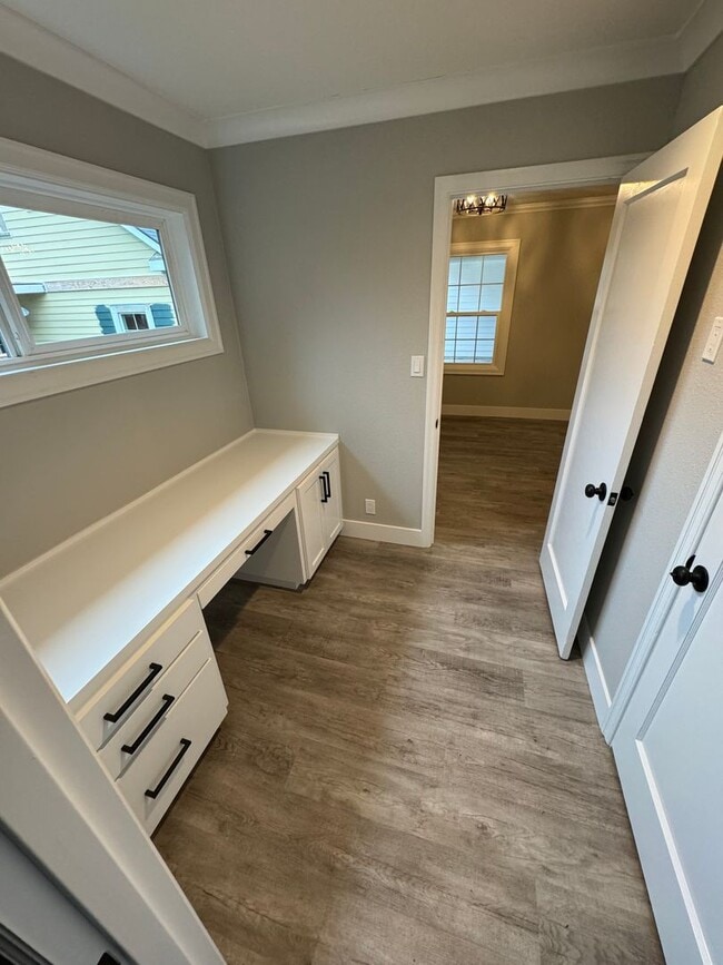 Building Photo - Fully Renovated 4 Bed Home w/ Fenced Backyard, W/D's in Unit.