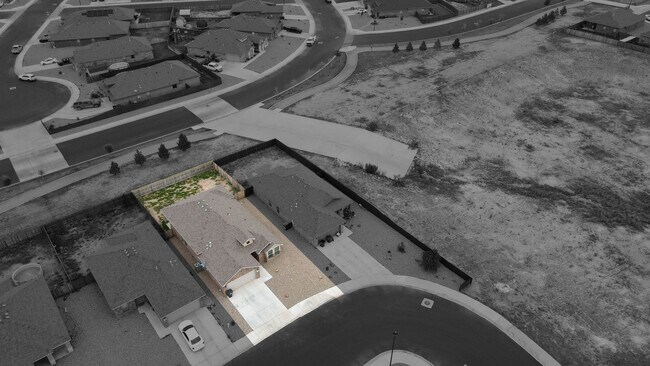Building Photo - 719 Bronco Ct