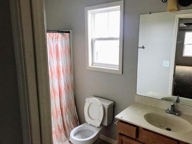 Building Photo - 921 SW Ovation Dr