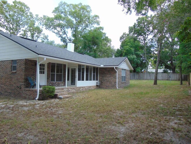 Building Photo - "NEW YEAR'S SPECIAL $500 OFF FIRST FULL MO...