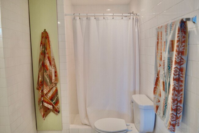 Building Photo - Stunning 2 bed/ 2 Bath Mid Century Modern Mount Washington Home with Panoramic Views, Floor to Ce...