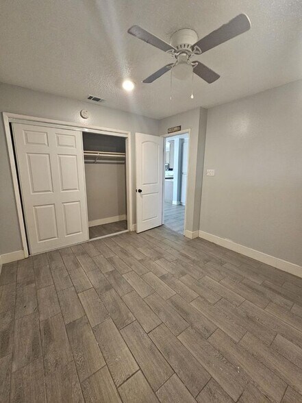 Building Photo - 5096 Maple Rd
