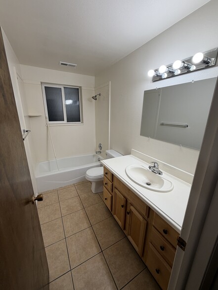 Building Photo - 143 E 1100 S