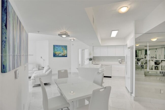 Building Photo - 16699 Collins Ave