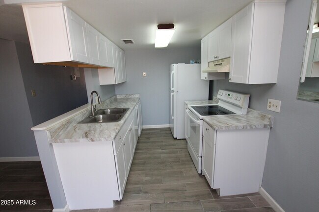 Building Photo - 14407 N Boxwood Ln
