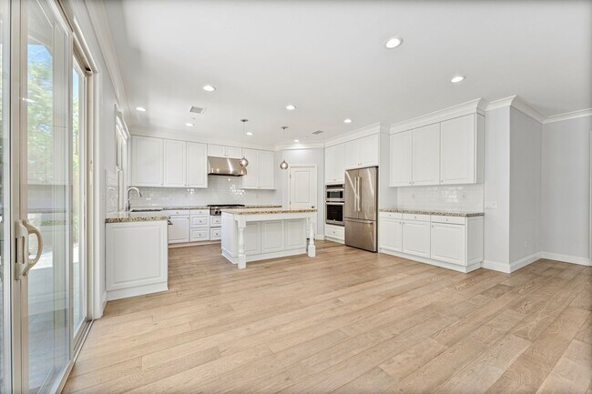 Building Photo - 59 Parkdale