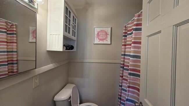 Building Photo - 542 Whitney Ave