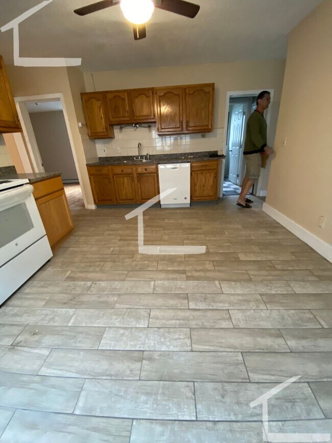 Primary Photo - Huge 2nd floor recently renovated unit