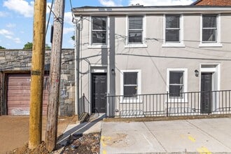 Building Photo - 1 Bedroom 1 Bath Townhouse for rent