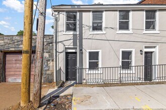 Building Photo - 2 Bedroom 1 Bath Townhouse for rent