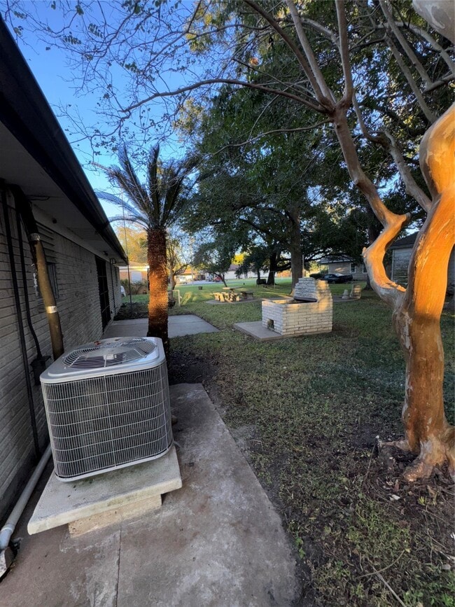 Building Photo - 5717 Woodrow St