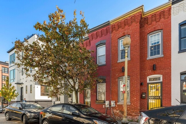 Building Photo - 1/2 off 1 month’s rent for a lease start b...