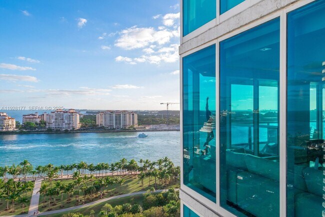 Building Photo - 300 South Pointe Dr