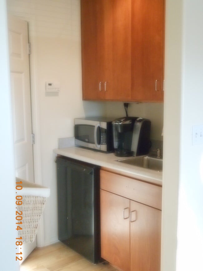 Kitchenette - 2121 Pine St