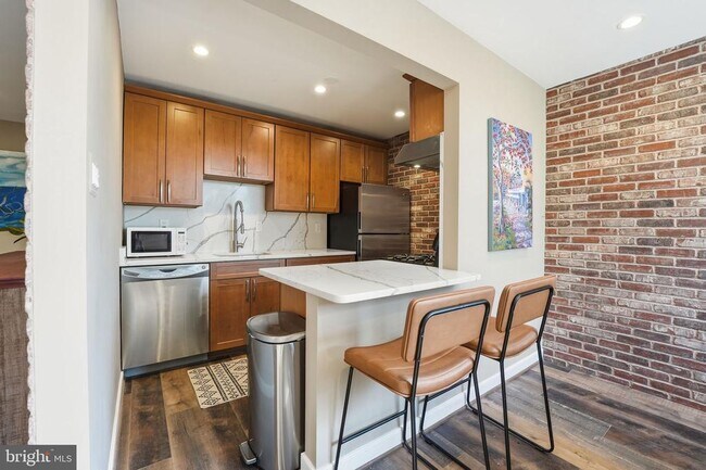 Building Photo - 4390 Lorcom Ln