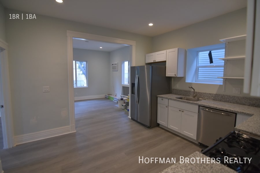 Building Photo - 1336 S Catalina St