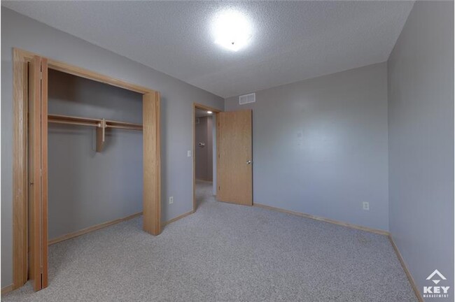 Building Photo - 11316 W Westport St