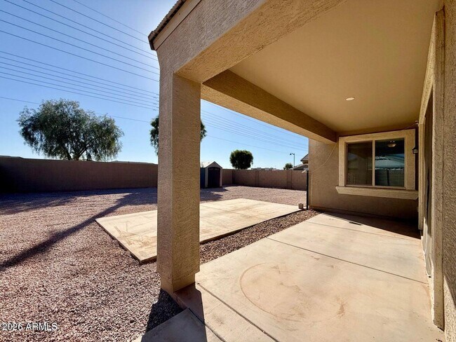 Building Photo - 40865 W Hensley Way
