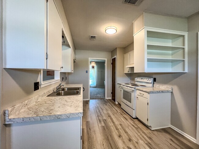 Building Photo - 986 Lone Star Dr