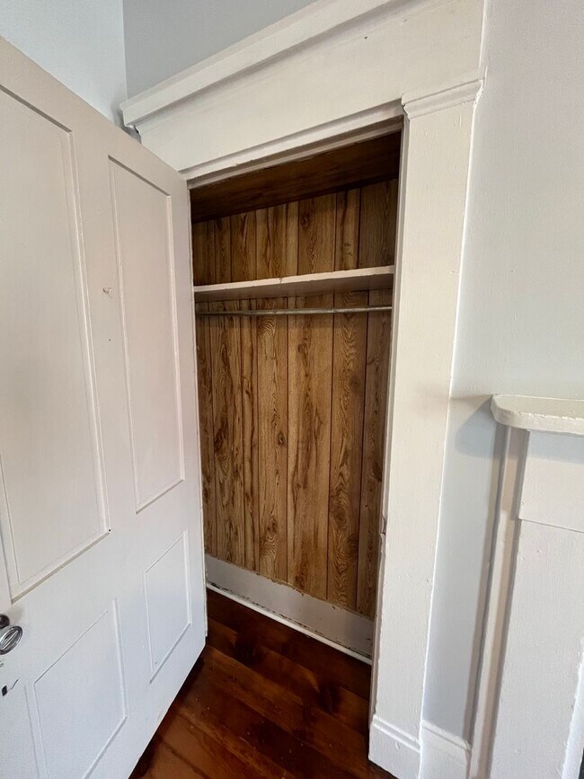 Building Photo - 816 Main St