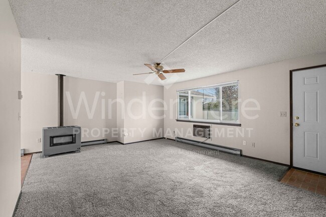 Building Photo - 3142 E 31st Ave