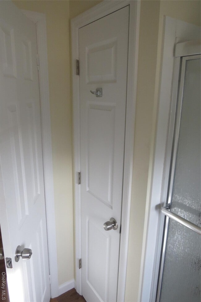 Building Photo - 723 Beekman Rd