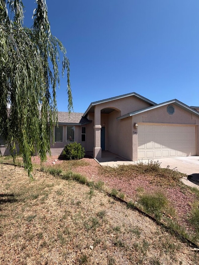 Building Photo - Beautiful Home Close to Holloman AFB