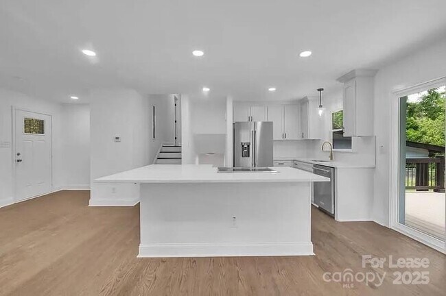 Building Photo - 1001 Archdale Dr