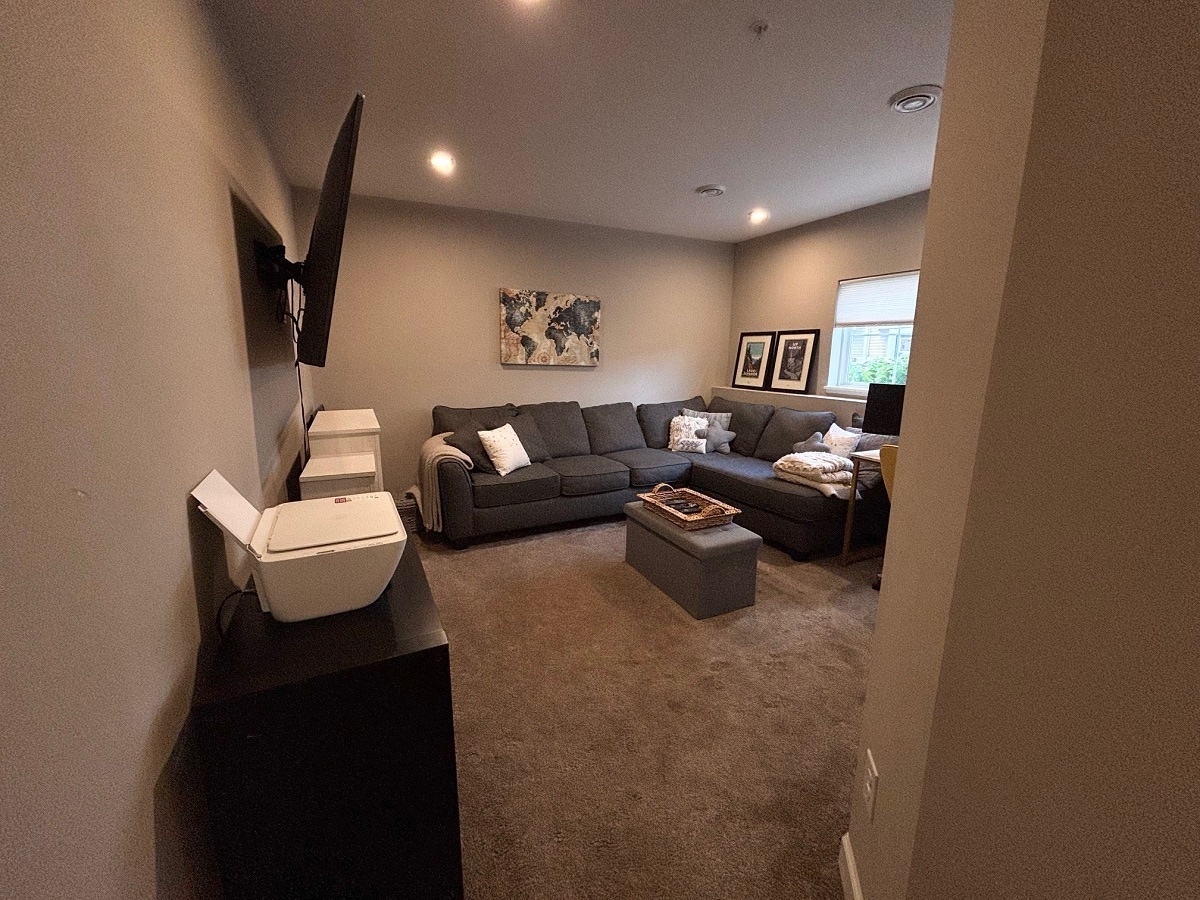 Building Photo - 821 Roselyn Dr
