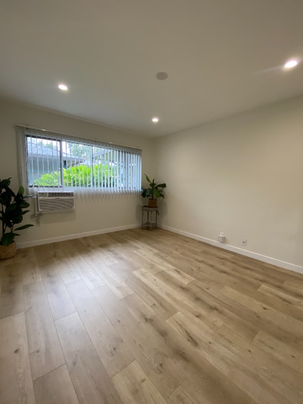 Building Photo - 283 S El Molino Ave