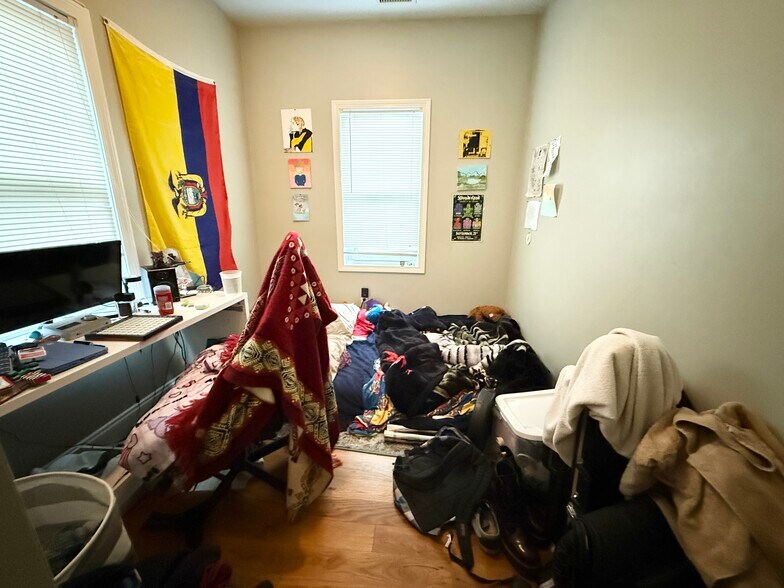 Building Photo - 17 Imrie Rd