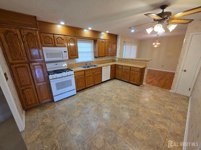 Building Photo - 236 Merchants Ave