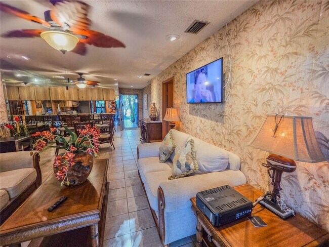 Building Photo - 8044 NW 41 Ct