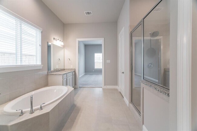Building Photo - 2344 Goldenglade Dr