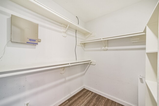 Building Photo - 1021 N Sunset Dr