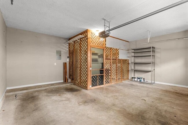 Building Photo - 10819 Crown Colony Dr
