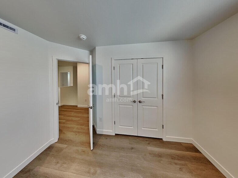 Building Photo - 6532 E Paseo Alga