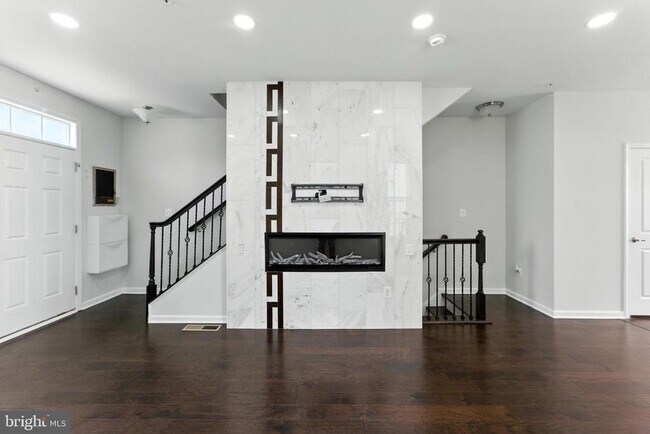 Primary Photo - 1111 Trenton Pl SE