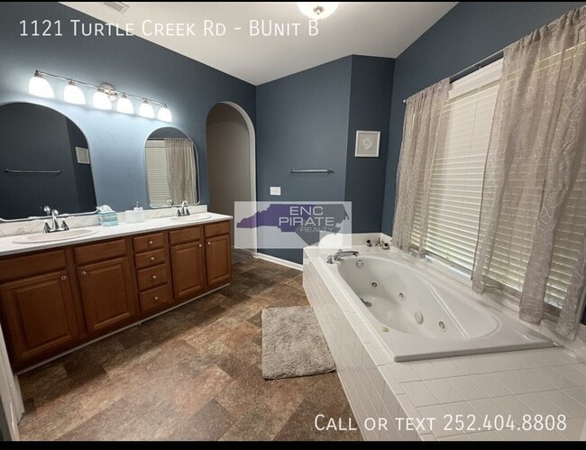Building Photo - 1121 Turtle Creek Rd