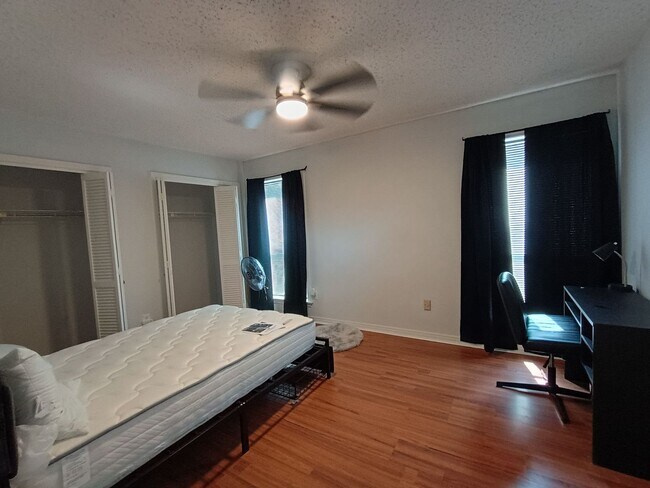 Building Photo - 2452 Brightside Dr