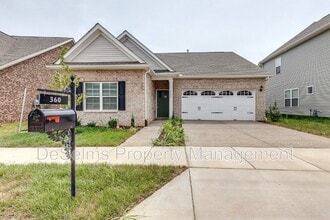 Building Photo - 107 Crabourne Dr